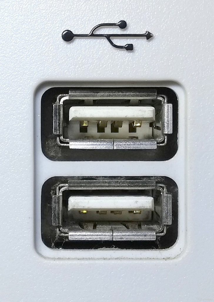 USB-A-Buchse an einem Computer zum Anschluss weiterer Geräte